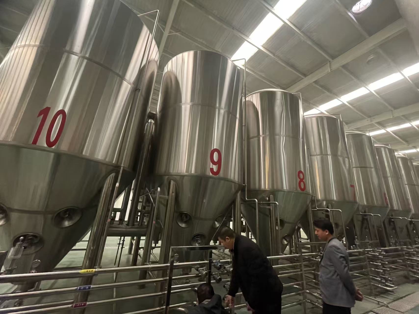 辽阳精酿啤酒设备厂—平面布置、设备设计、制造、调试、培训等一条龙服务
